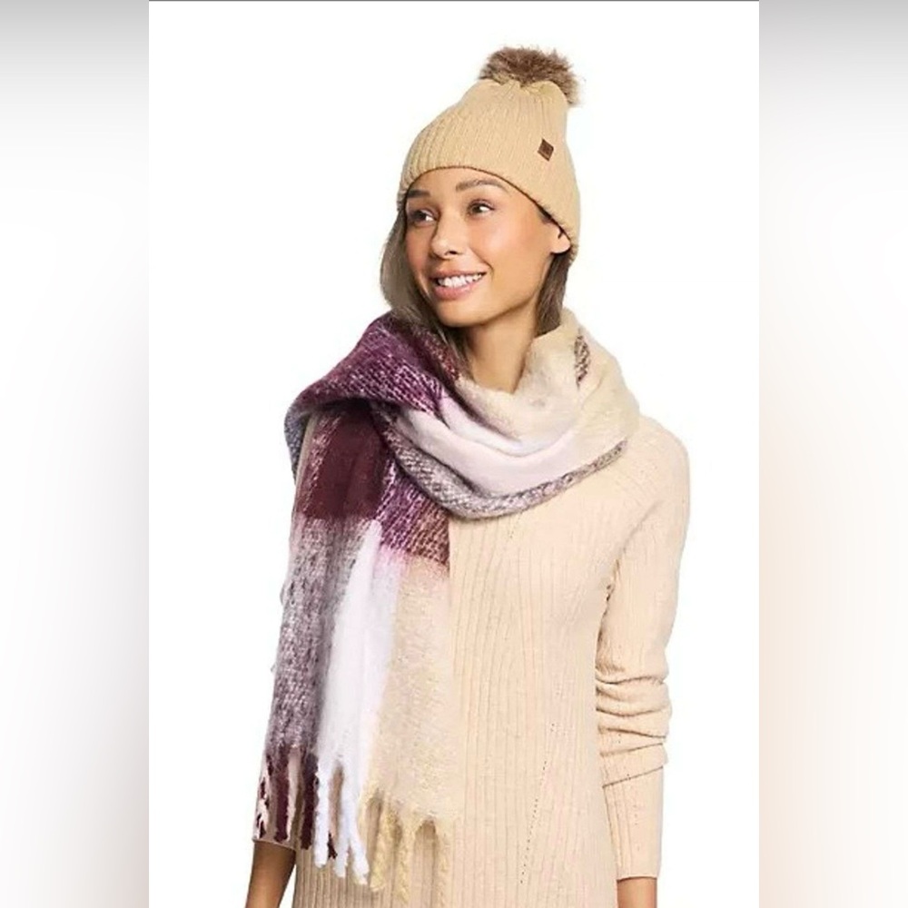NIB Adorable Lucky Brand Tan & Wine
Beanie and Scarf Set